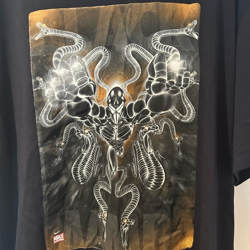BLACK MAMBA - Nike Black and Gold KOBE graphic Men's Tee